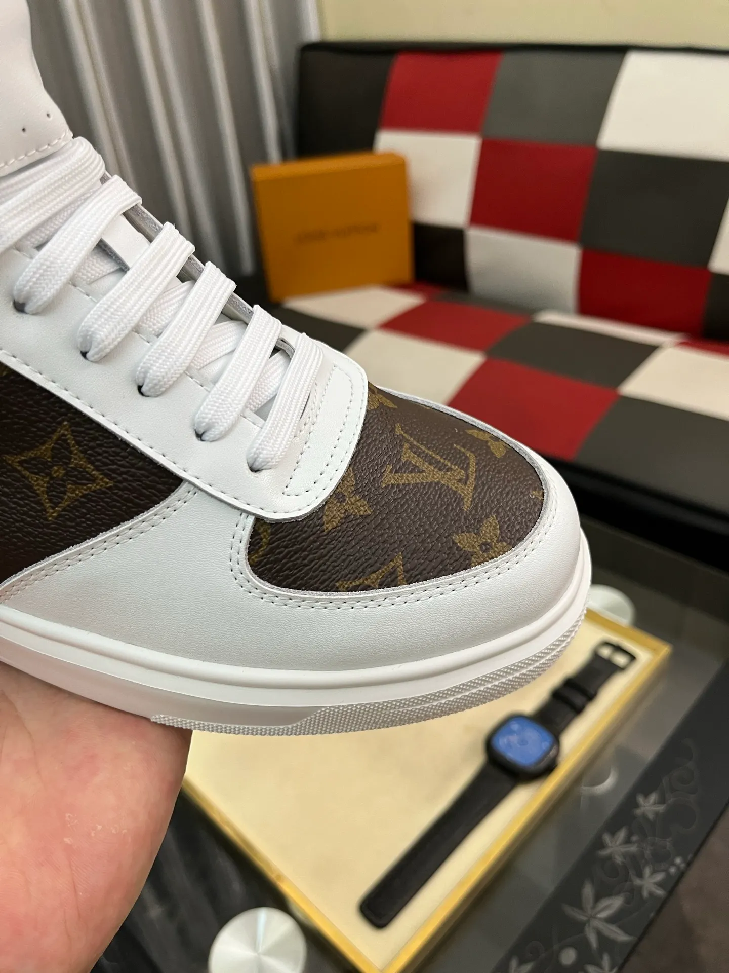 Men's shoes💰440⌚️⌚️"LOUI* VUITTO*" popular men's casual shoes, genuine Italian development💯purchasing level quality✔️The upper is made of first-layer cowhide, comfortable and soft sheepskin feet⚡️Fashionable and versatile. The toe last shape is firm and full, and the soles are made from LV original molds and can be moved in and out of the counter at will. Light and comfortable on the foot~purely handmade, details determine quality! Size:38-442️⃣Colors available